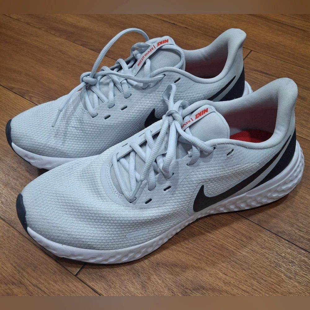 Nike Men's Gray Running Shoes